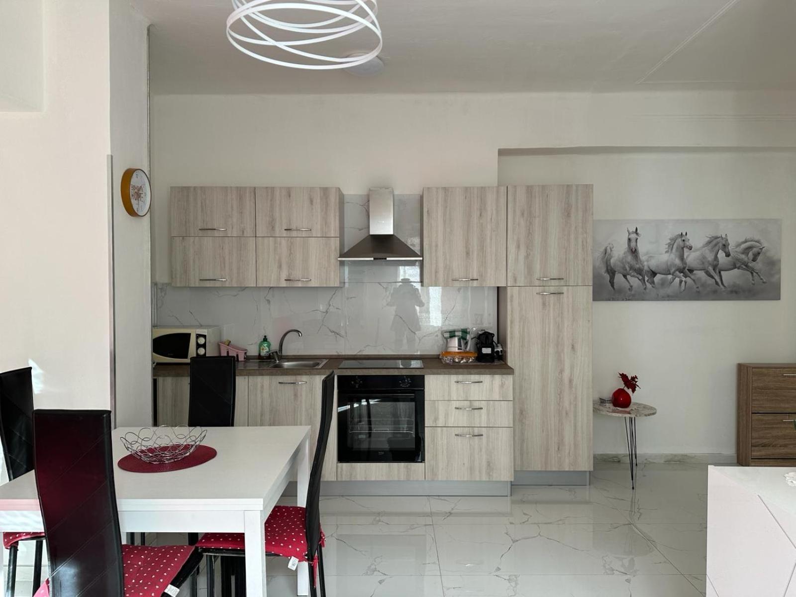Appartement Wh - Dolce - Bilocale - 5 Minuti Dal Centro - Parcheggio Gratuito - Wifi *